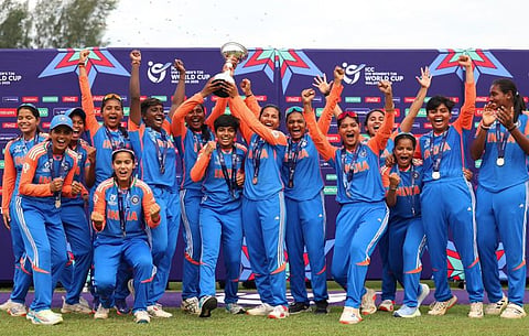 विश्वविजेत्या भारतीय संघाला बीसीसीआयकडून ५ कोटींचे बक्षीस