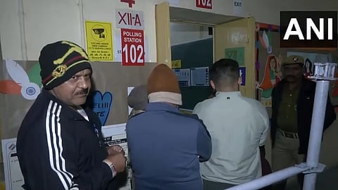 Delhi Assembly Election 2025 : दिल्ली विधानसभेसाठी आज मतदान; भाजप, आप व काँग्रेस यांच्यात टक्कर