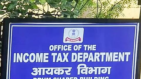 रामराजे नाईक निंबाळकरांच्या भावांच्या घरांवर आयकर छापे; धाडीमागे राजकीय कनेक्शन असल्याची चर्चा