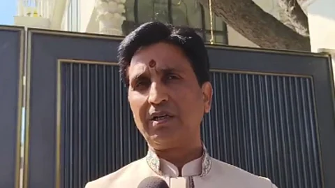 Delhi Election Result 2025 : ''बातमी ऐकल्यानंतर माझ्या पत्नीला रडू कोसळले, कारण त्यांनीच...'' सिसोदियांच्या पराभवावर कवी कुमार विश्वास यांची प्रतिक्रिया