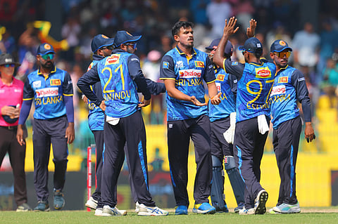 श्रीलंकेचा ऑस्ट्रेलियाला प्रथमच व्हाइटवॉश; मेंडिसच्या शतकामुळे दुसऱ्या एकदिवसीय सामन्यात १७४ धावांनी वर्चस्व; असलंका मालिकावीर