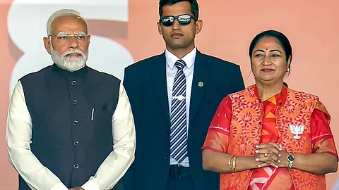 दिल्लीच्या मुख्यमंत्रिपदी रेखा गुप्ता यांनी घेतली शपथ; 'हे' आहेत मंत्रिमंडळातील चेहरे