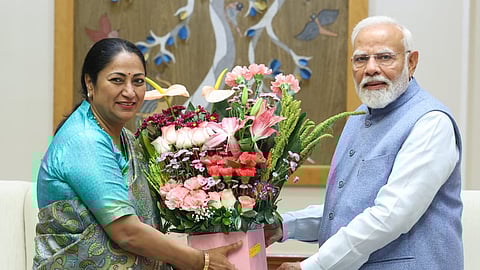 दिल्लीच्या मुख्यमंत्री रेखा गुप्तांनी घेतली PM मोदींची भेट