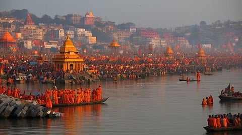 वैज्ञानिक दृष्टिकोनाची संगमावर डुबकी!