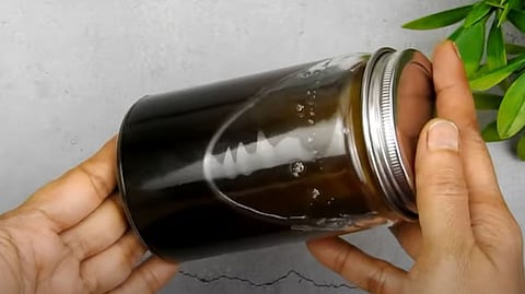 केसांच्या वाढीसाठी घरच्या घरी बनवा Herbal Hair Oil