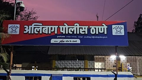 अलिबाग अपघातप्रकरणी ३३ जणांवर गुन्हा
