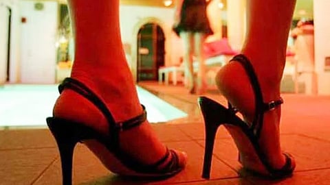 दिल्लीतील व्यापारी अडकला हनीट्रॅपमध्ये; मालवणीतील महिलेने उकळले साडेअठरा लाख रुपये