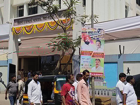 न्यायालयाचे उद्घाटन; फलकप्रकरणी दोन गुन्हे