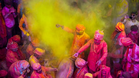पाण्याचे फुगे मारणाऱ्यांवर कारवाई होणार; मुंबई पोलिसांचा इशारा