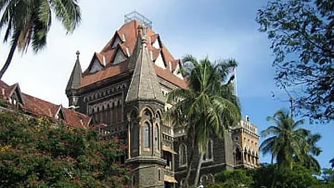 Mumbai : १४ विद्यार्थ्यांच्या मृत्यूप्रकरणी महाविद्यालयीन कर्मचाऱ्यांना दिलासा; उच्च न्यायालयाने गुन्हा केला रद्द