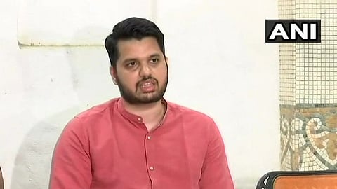 वरुण सरदेसाई