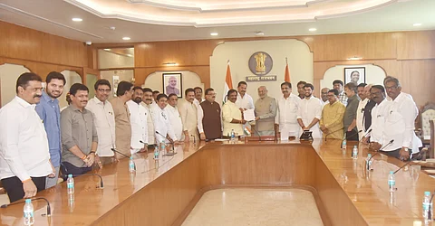 अध्यक्ष, सभापतींचा कामकाजात पक्षपातीपणा; मविआ आमदारांचे राज्यपालांना निवेदन
