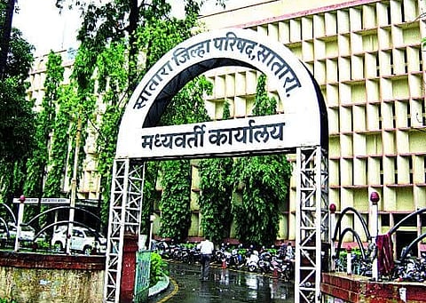 Satara : परिषदेच्या आरोग्य कर्मचाऱ्यांना डिजिटल हजेरी सक्तीची; ऑनलाइन प्रणालीमुळे दांडी बहाद्दरांची झाली 'गोची'