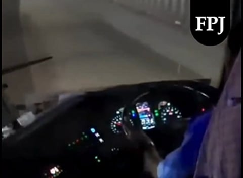 मोबाइलवर मॅच बघणारा शिवनेरी बसचालक बडतर्फ