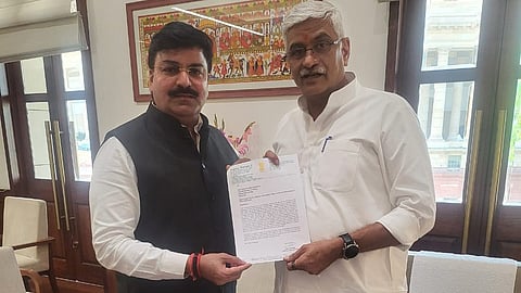 औरंगजेबची कबर स्मारकाच्या यादीतून वगळा; राहुल शेवाळे यांची केंद्र सरकारकडे मागणी