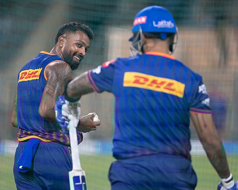 हार्दिकच्या पुनरागमनाकडे आज लक्ष!अहमदाबादमध्ये मुंबईची गुजरातशी गाठ; दोन्ही संघांत गुणांचे खाते उघडण्यासाठी द्वंद्व