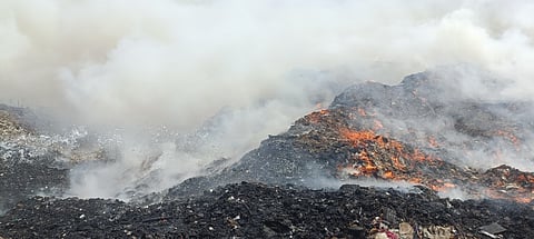 उत्तन डम्पिंग आगप्रकरणी गुन्हे दाखल करा; अधिकाऱ्यांसह ठेकेदारांविरोधात स्थानिक ग्रामस्थांची नाराजी