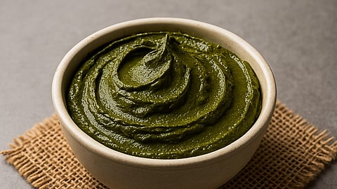 नैसर्गिकरित्या केस काळे होण्यासाठी मेहंदी 'अशा' प्रकारे लावा; ट्रिक जुन्या काळातील पण फार उपयोगी