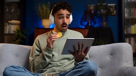 OTT मुळे तुम्हालाही झालीये Binge-watch ची सवय? सावधान! आरोग्याला होऊ शकतो मोठा धोका