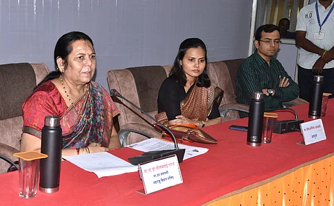 खडवलीत 'बाल आश्रम'च्या नावाखाली नराधमांची क्रूरता; उपसभापती नीलम गोऱ्हे यांनी घेतली पीडित मुलामुलींची भेट