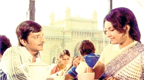 World Book Day 2025 Special : तत्त्वनिष्ठ कलायात्रिकाचा चिंतन 'ऐवज'