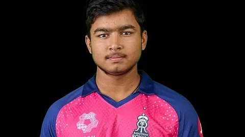 IPL 2025 : १४ वर्षीय वैभव सूर्यवंशीचा कष्टप्रद प्रवास; दहा वर्षांचा असताना दिवसाला ६०० चेंडूंचा सामना