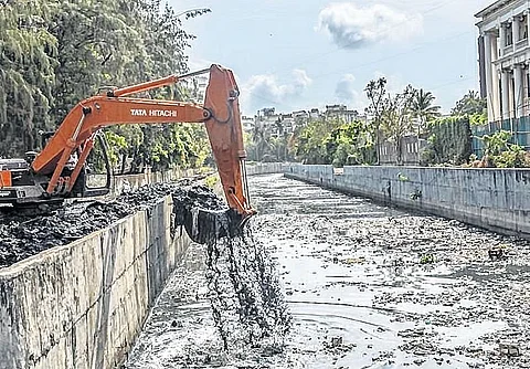 नालेसफाईची माहिती, व्हिडीओ आता घरबसल्या; मुंबईकरांसाठी BMC कडून संकेतस्थळाची सोय