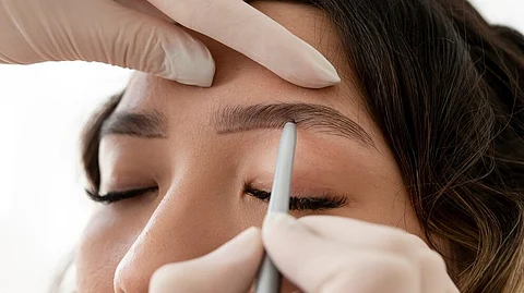 तुमच्या चेहऱ्याला कोणत्या आकाराच्या Eyebrow चांगल्या दिसतील?