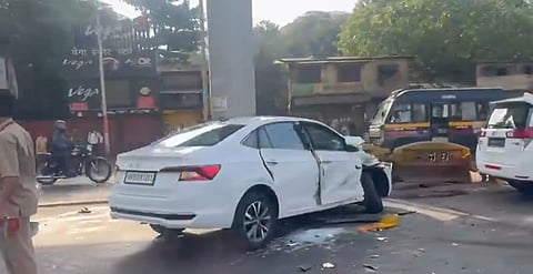 Video : पश्चिम द्रुतगती महामार्गावर विचित्र अपघातात वाहनांचे नुकसान