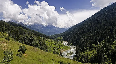Pahalgam Terror Attack : काश्मीरमधील ४८ पर्यटन स्थळे बंद