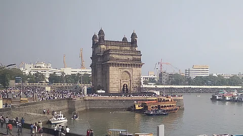 गेटवे ऑफ इंडिया येथील जेट्टी, टर्मिनल कामाच्या स्थगितीला नकार; सार्वजनिक हिताचा प्रकल्प असल्याचे मुंबई उच्च न्यायालयाचे मत