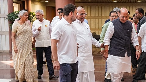 "ऑपरेशन सिंदूर अजून सुरूच"; सर्वपक्षीय बैठकीत राजनाथ सिंह यांची माहिती; १०० दहशतवाद्यांचा खात्मा केल्याचा दावा