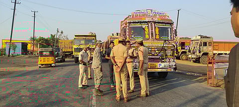 राज्यातील सर्व मोटार परिवहन सीमा चौक्या बंद होणार; मुख्यमंत्र्यांना विभागाकडून अहवाल सादर
