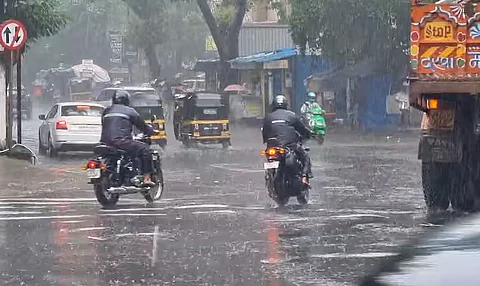 जिल्ह्यात अवकाळी पावसाचा तडाखा; भात, आंबा पिकामुळे शेतकरी चिंतातुर