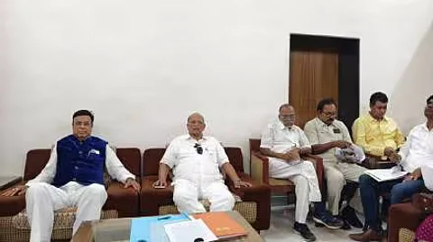 नवी मुंबई विमानतळाला दि. बा. पाटील यांचे नाव द्यावे! कृती समितीच्यावतीने अध्यक्ष दशरथ पाटील यांचा इशारा
