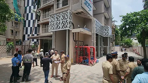 बोरिवलीत कार पार्किंग लिफ्ट कोसळली; एकाचा मृत्यू, एक जखमी