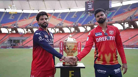 IPL 2025 Final, RCB vs PBKS: पावसाने आज सामना 'धुतल्यास' उद्या राखीव दिवस, पण उद्याही पाऊस आल्यास 'हा' संघ ठरणार विजेता