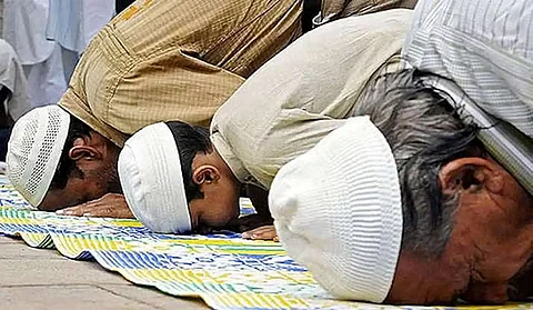 ऑगस्ट क्रांती मैदानावर नमाज पठणाबाबत निर्णय घ्या! हायकोर्टाचे सांस्कृतिक मंत्रालयाला आदेश