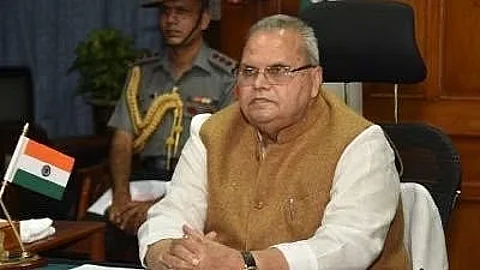 ’भ्रष्टाचारात मलाच अडकवण्याचा प्रयत्न‘
