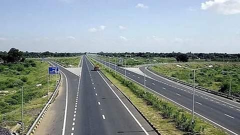 महाराष्ट्रात विकास नव्हे, लूट सुरू आहे!