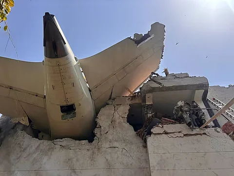 Ahmedabad Plane Crash : डॉक्टरांच्या ताटातला घास अर्धवट राहिला...मनाचा थरकाप उडवणारे फोटो!
