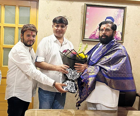 ओमी कलानींचा भाजपऐवजी शिंदे गटाकडे कल; उल्हासनगरच्या सत्तासमीकरणात नवा खेळ सुरू,
केवळ औपचारिक भेटीचा दावा