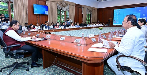 पूर नियंत्रणासाठी पूररेषेबाबत सर्वेक्षण करा; मार्गदर्शक तत्त्वे पुन्हा निश्चित करा, मुख्यमंत्री देवेंद्र फडणवीस यांचे निर्देश