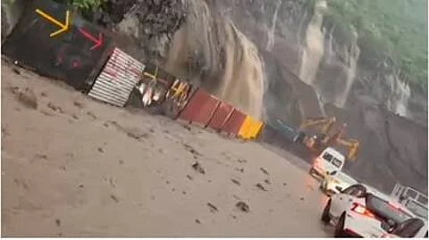 पालखी मार्गातील दिवेघाटाची दुरवस्था; पावसामुळे रस्त्यात चिखलाचे साम्राज्य