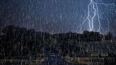 वादळी पावसाचा तडाखा; खान्देशात वीज पडून सात जणांचा मृत्यू