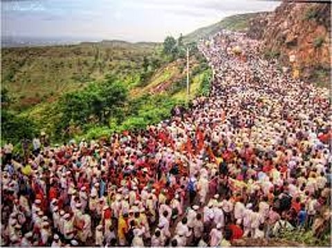 समूहभक्तीचा चालता इतिहास