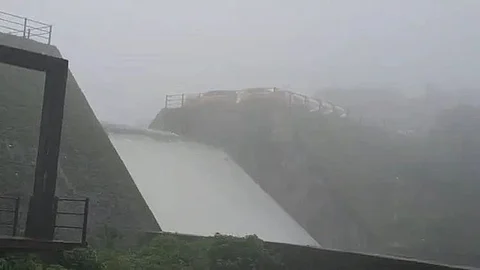 वेण्णा लेक जूनमध्येच ‘ओव्हरफ्लो’