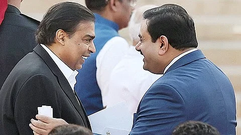 अदानी आणि अंबानी यांची इंधन विपणनासाठी भागीदारी; उभयतांची दुसऱ्यांदा व्यावसायिक हातमिळवणी