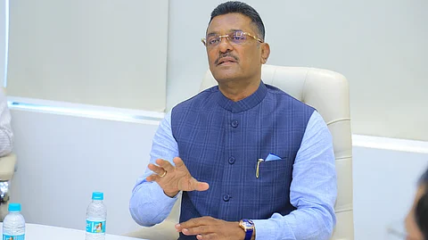 वाहतूककोंडी टाळण्यासाठी सुधारणा करा! नियमावलीबाबत परिवहन मंत्री प्रताप सरनाईक यांची सूचना