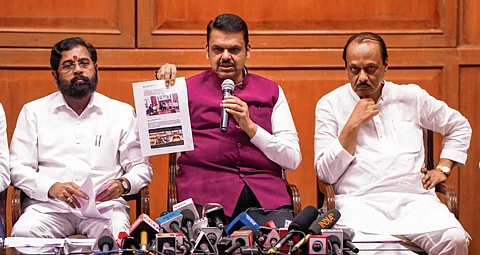 अखेर सरकार नरमले; हिंदी सक्तीविरोधातील दोन्ही शासन निर्णय रद्द - मुख्यमंत्र्यांची घोषणा